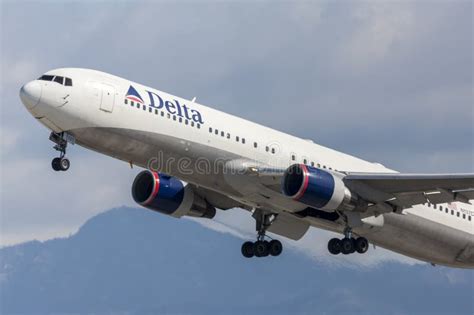 Delta Air Lines Boeing 767 Taking Off From Los Angeles International