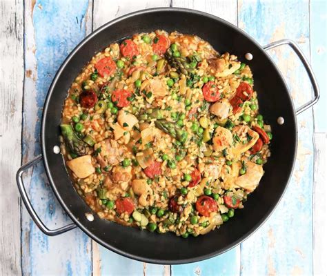 Easy and delicious Spring dishes: Spring Vegetable Paella | IT'S A SHOE ...