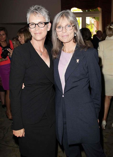 Jamie Lee Curtis Stole Opioids From Her Sister During Addiction