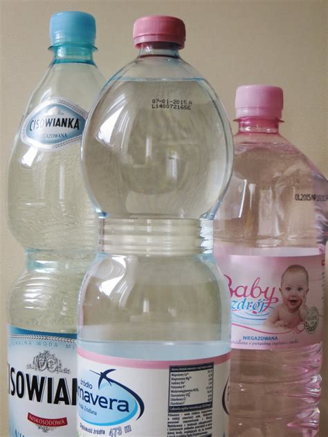 Wyprawka Bobasa: Woda dla niemowląt i dzieci - jaką wybrać?