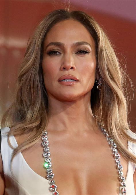 Jlo Beauty La Marca De Belleza De Jennifer Lopez Llega A México Glamour