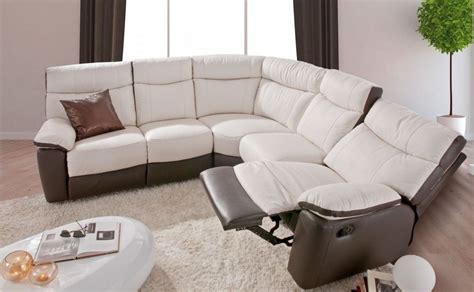 Los sofás de diseño italiano son los máximos exponentes de la elegancia y del lujo en cualquier hogar. Sofás rinconeras relax