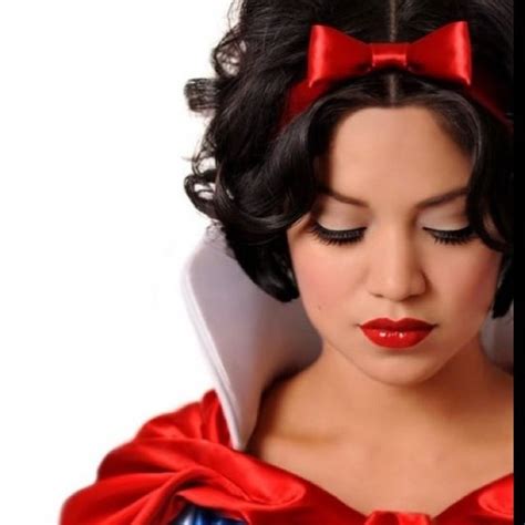 Pin By Tammy On Holiday Dressings Snow White Makeup Snow White Cosplay Snow White