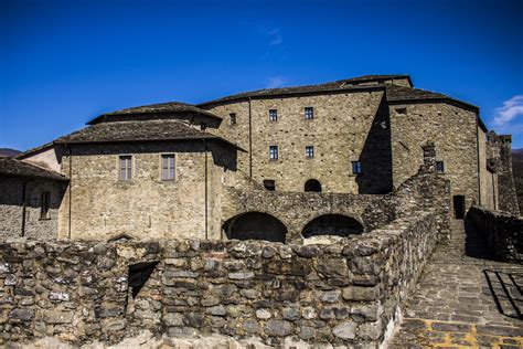 Il Castello Del Piagnaro A Pontremoli Bimbiagiro