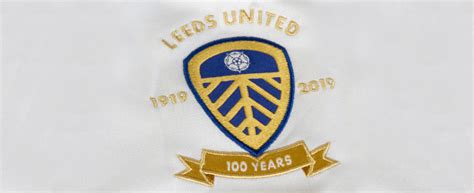 It shows all personal information about the players, including age, nationality, contract duration and current market value. Seite 2 | Leeds United Trikots, T-Shirts, Beflockungen ...