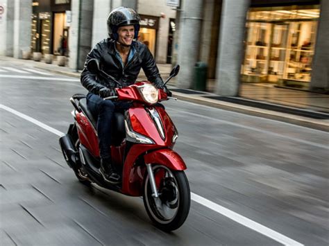 Check spelling or type a new query. Posisi Berkendara Motor yang Benar | Mobil123.com - Portal ...