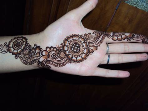 30 Very Simple Easy And Best Mehndi Patterns For Hands