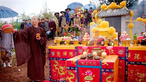 Chinas Booming Business Of Burials