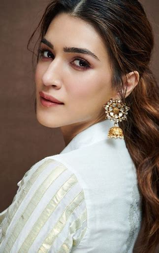 Kriti Sanon Age Height Movies Net Worth And More