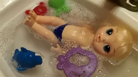 Baby screams after bath / baby cries after bath? Baby Alive Opal Gets A Warm Bath After Playing In The Snow ...