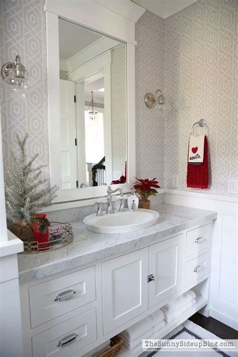 15 Brilliant Christmas Bathroom Decor Ideas