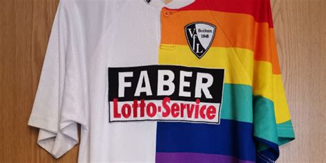 Holders bayern munich recovered from an own goal. Das Trikot: Het regenboogshirt van VfL Bochum - Staantribune