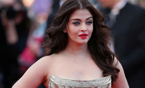 Aishwarya Rai Superhot Whore In Strapless Dress With Cocksucking Lips