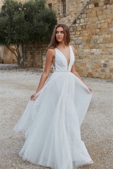 For example, a designer like jenny packham is much more bohemian while monique lhuillier is much more flashy and sparkly. Jenny by Jenny Yoo Wedding Dresses Spring 2020 | Dress for ...