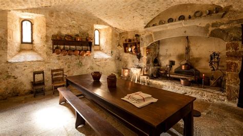 Plaque de cheminée ancienne en fonte d'époque 18ème. Visitez le château de Cas, plus belle restauration de l ...