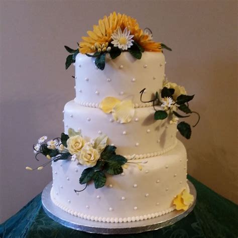 You'll find tips on decorating, stabilizing tiers, and more. Delicious wedding cake. Chocolate with chocolate mousse ...