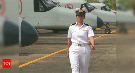 First Woman Indian Pilot Bihar Girl Shivangi Becomes First Woman Pilot