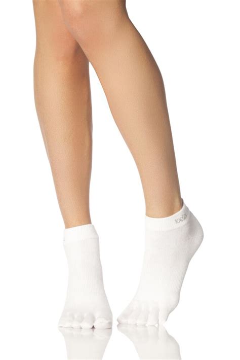 Toesox Lightweight Full Toe Ankle Sports Socks In White