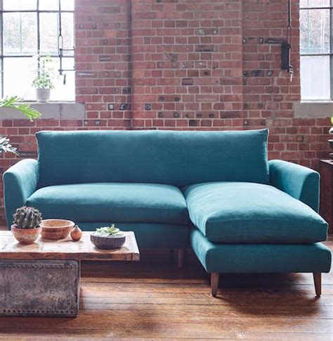 This sectional sofa allows for the small space to look a bit spacious. 10 best corner sofas for small spaces - FIRST SENSE INTERIORS