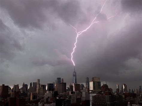 Nyc Weather 1 Wtc Struck By Lightning Bolt That Shakes City New York