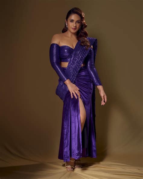 Huma Qureshi Looks Stunning Hot Flaunting Her Fine Curves And Sexy Legs In This Purple Saree Dress