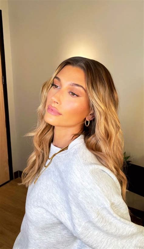 #hailey baldwin #hailey bieber #hailey baldwin style #hailey bieber style #justin bieber #candids #beverly hills #'20 #sneakers #nike #jeans #vetements #shirts #eterne #necklaces #fallon #anita ko. Hailey bieber in 2020 | Hair beauty, Makeup inspiration ...