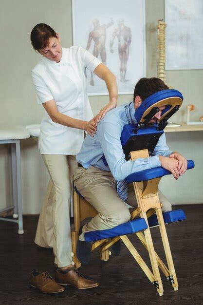 Premium Photo Physiotherapist Giving Back Massage To A Patient