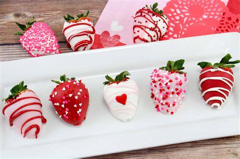 Valentines Day Chocolate Strawberries · The Inspiration Edit