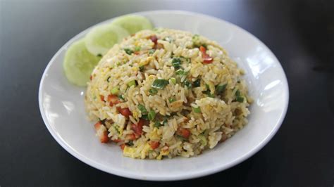 La receta original de arroz frito es antiquísima y no difiere demasiado de las actuales preparaciones en wok, con salteado de vegetales. Receta de arroz frito con verduras al estilo oriental
