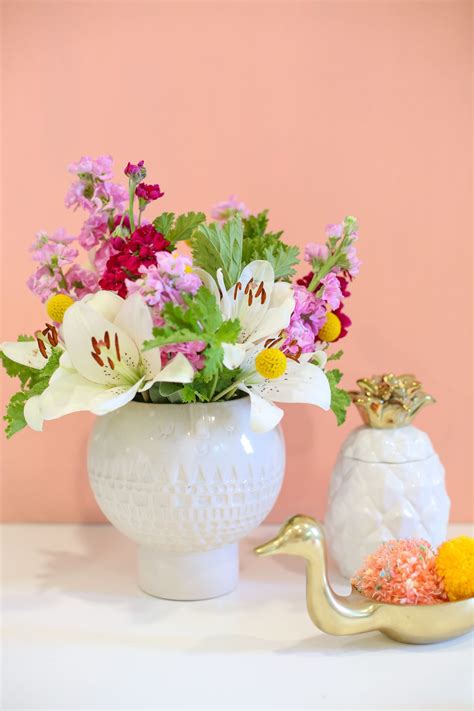 learn how to artfully arrange flowers like a pro with these easy step by step instructions diy