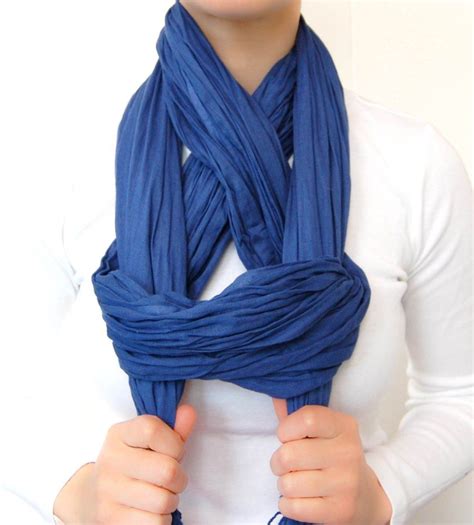 Chic Way To Tie A Scarf Scarf Styles How To Wear Scarves Ways To Wear A Scarf
