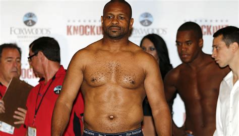 Video 46 Year Old Roy Jones Jr Knocks Out Fighter Half His Age