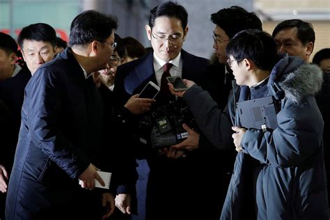 Samsung Heir Faces Arrest On Charges Of Bribing South Koreas President The New York Times