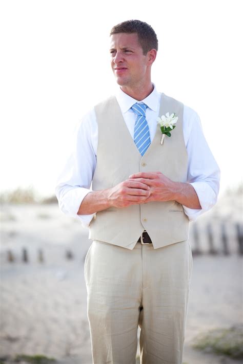 We have come up with some great groom attire ideas for your beach wedding. Wedding Groom Photos To Inspire You - The WoW Style
