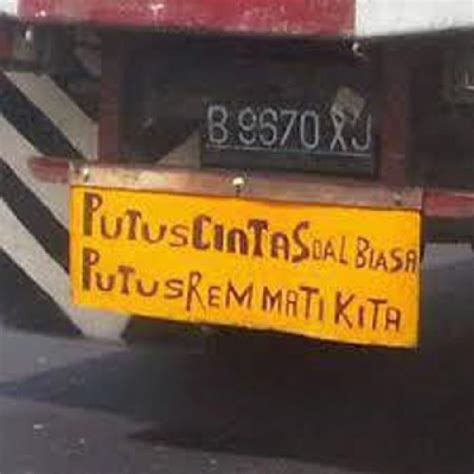 Sering kali kita melihat tulisan di truk yang membuat kita ngakak di jalan, nah sekarang para pengunjung artikel aneh unik menarik, akan kami berikan foto gambar tulisan lucu di belakang truk. 10 Tulisan Galau di Belakang Truk Ini Bikin Senyum Getir ...