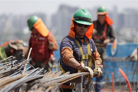 El beneficio, que en su conjunto tiene un costo de us$248 millones y se dirige a un total de 500 mil trabajadores, consta de un subsidio mensual por hasta por. Subsidio al Empleo: más de 40 mil trabajadores han ...