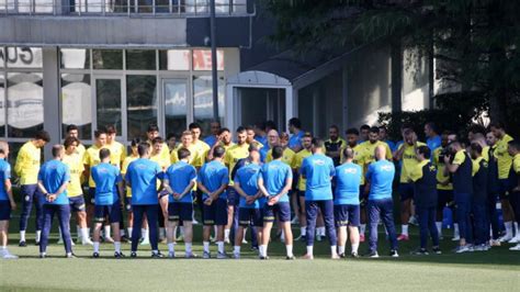Fenerbahçe nin Antalyaspor maçı kamp kadrosu belli oldu Spor haberleri