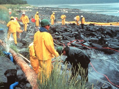 9 Of The Biggest Oil Spills In History Britannica