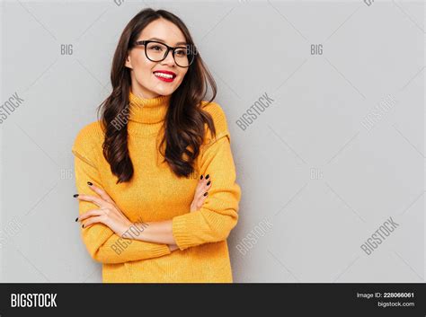 Smiling Brunette Woman Image And Photo Free Trial Bigstock