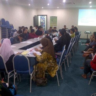 Malaysia mengamalkan sistem pemerintahan demokrasi berparlimen dan raja berperlembagaan sejak tahun 1957. Diskusi Meja Bulat: Halatuju Pendidikan Nasional & Prospek ...