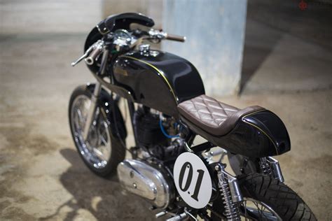 The royal enfield thunderbird café racer gets a new suspension setup with upside down forks up front and a monoshock setup in the rear. Back to British Spirit | Royal Enfield Cafe Racer Kit ...