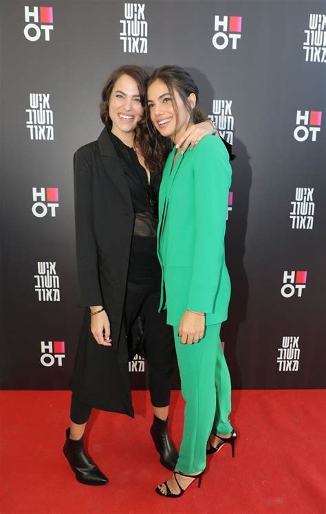 היא בתו של המיליארדר איתן ורטהיימר (בנו של התעשיין הישראלי סטף ורטהיימר, שגם כיהן כחבר הכנסת בעברו) ושל אריאלה. חשובים מאוד: יהודה לוי ושלומית מלכה מאוהבים על השטיח האדום