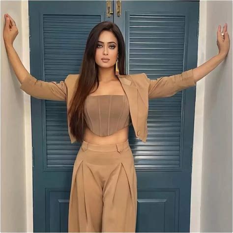 photos shweta tiwari showed her perfect curves in the latest pics