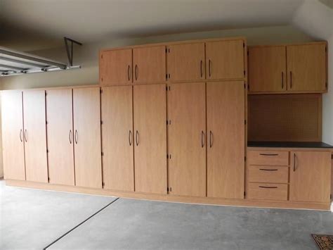 You need to pick the right material that will last you a very long time. Garage Cabinets Plans Solutions | Garage storage cabinets ...