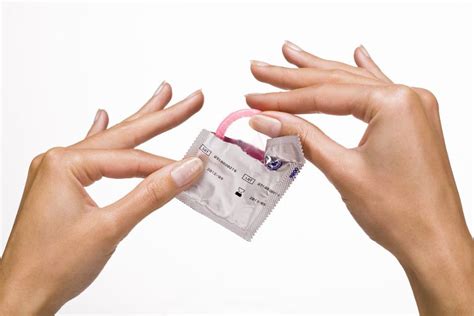 wie man ein kondom benutzt 9 schritte für die sicherheit