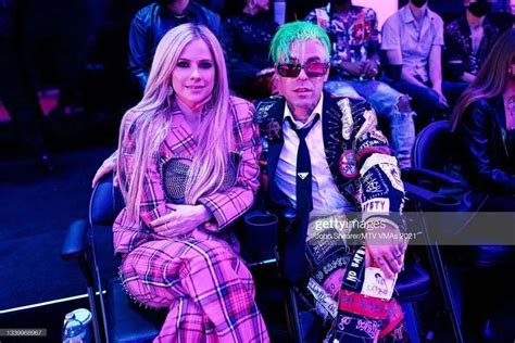 Avril Lavigne Egypt On Instagram “more Photos Of Avril Lavigne And Mod Sun At The Vmas Last Night