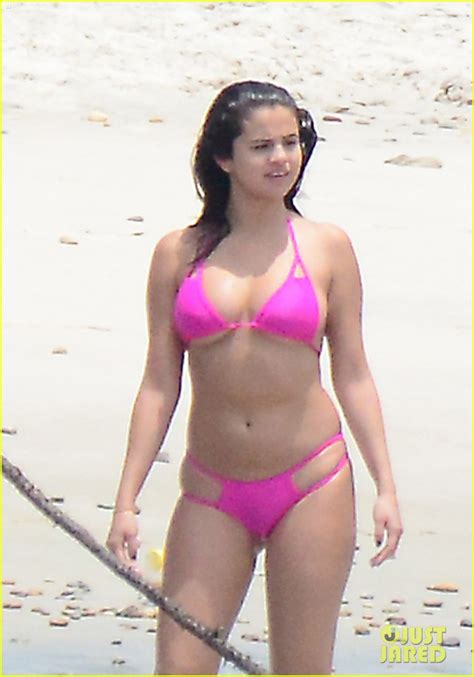 Selena Gomez Hits The Beach In Her Tiny Bikini Photo Photo Gallery Just Jared Jr