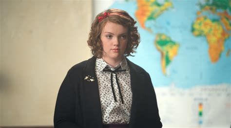 Stranger Things Star Shannon Purser Just Became The Dear Abby For