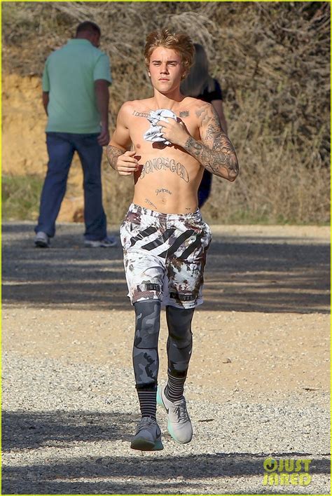 Photo Justin Bieber Goes Shirtless For Afternoon Jog Photo