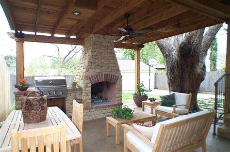 Backyard patio designs vary in sizes and shapes. Charming Outdoor Living Spaces for Your Modern Dwelling ...